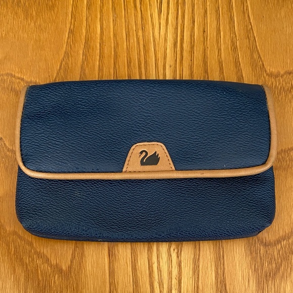 Gloria Vanderbilt vintage Navy and Tan Clutch - Picture 1 of 5